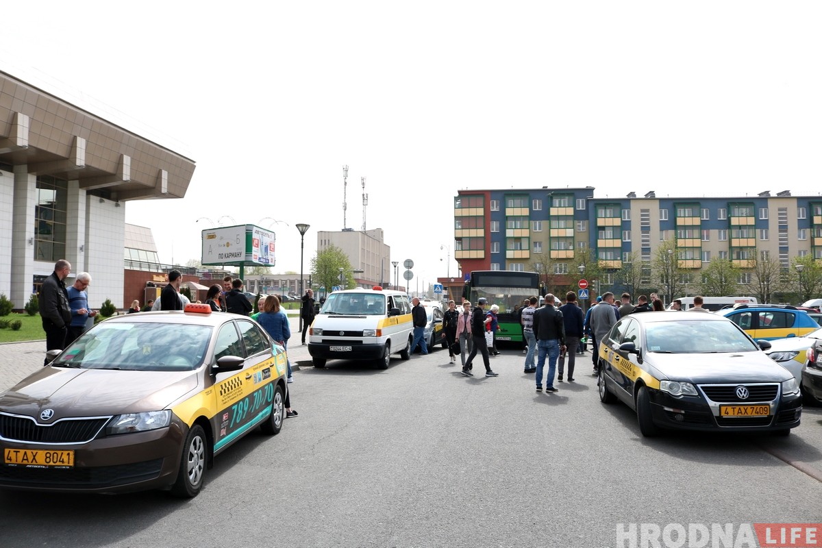 У Гродне страйкуюць таксісты: патрабуюць павышэння тарыфаў