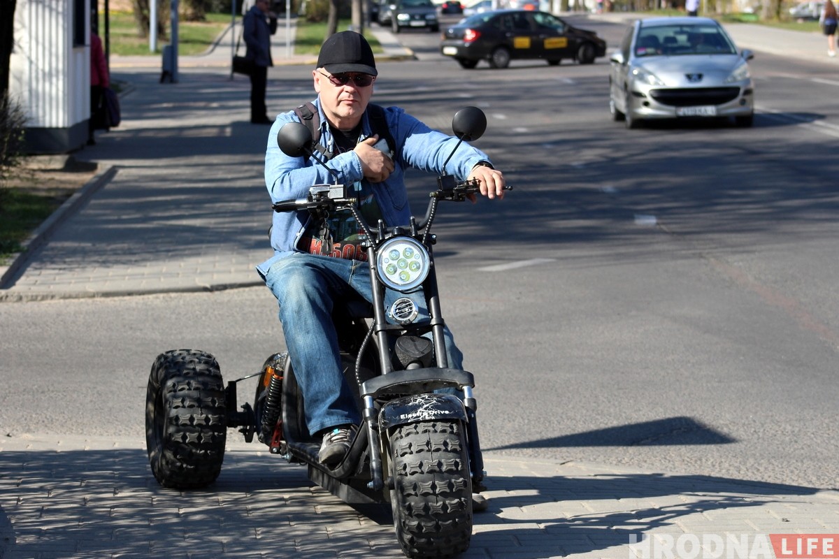 «За таким транспортом будущее». Гродненец рассказал, почему пересел на электротрайк