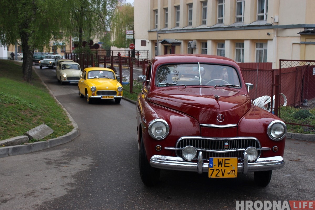 Колонна польских ретроавтомобилей приехала в Гродно 