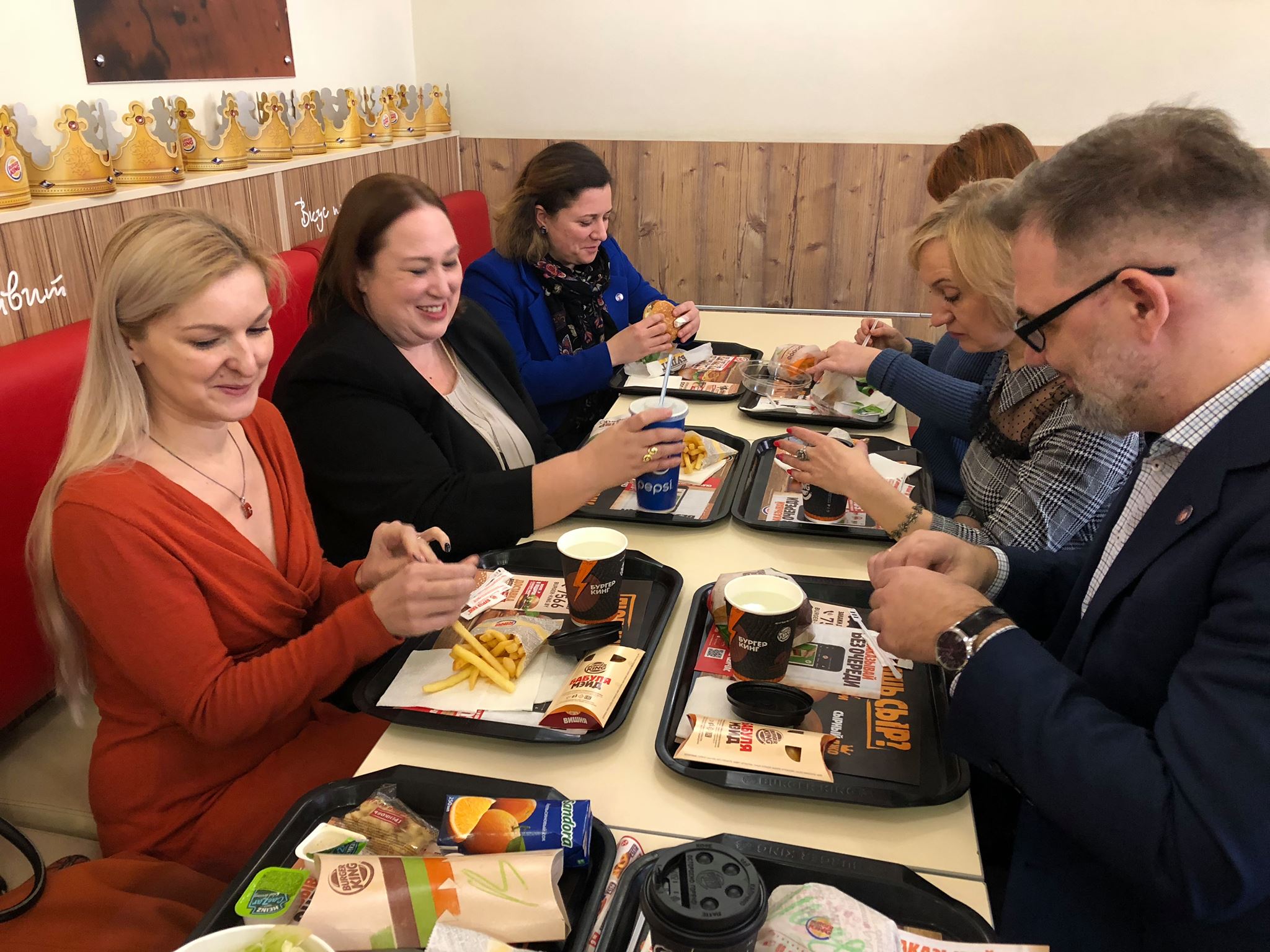 "Следующий будет послом!" Поверенная в делах США о визах, гендерном равенстве и поводах для оптимизма