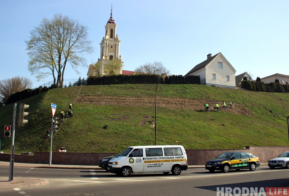 Что появилось на Бернардинском холме, где собирались написать "Ленінскі раён" 
