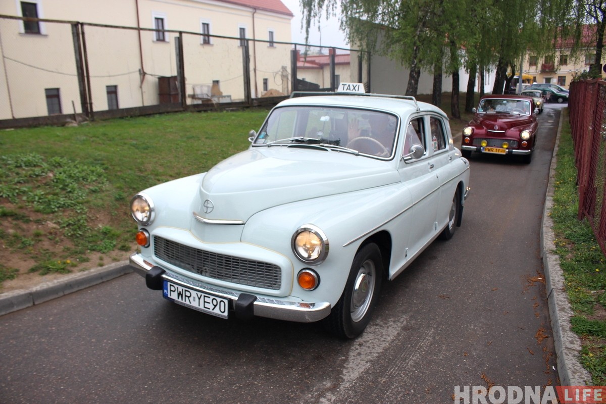 Колонна польских ретроавтомобилей приехала в Гродно 