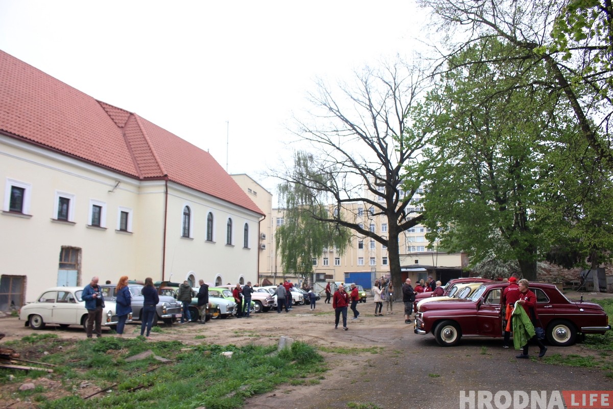 Колонна польских ретроавтомобилей приехала в Гродно 