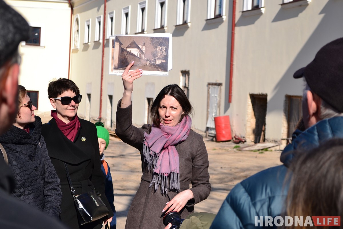 Древние иконы и лямус без единого гвоздя. На экскурсию о наследии бригиток в Гродно пришли больше сотни гродненцев
