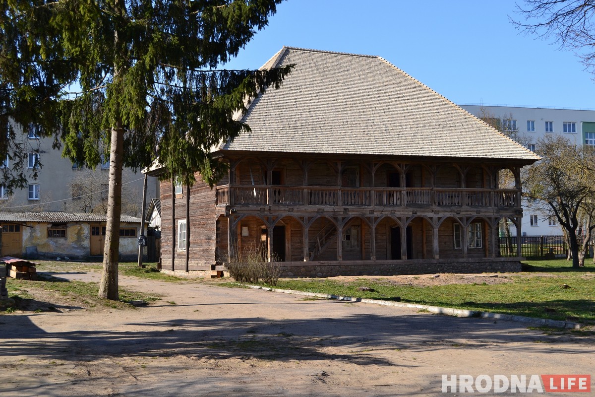 Древние иконы и лямус без единого гвоздя. На экскурсию о наследии бригиток в Гродно пришли больше сотни гродненцев