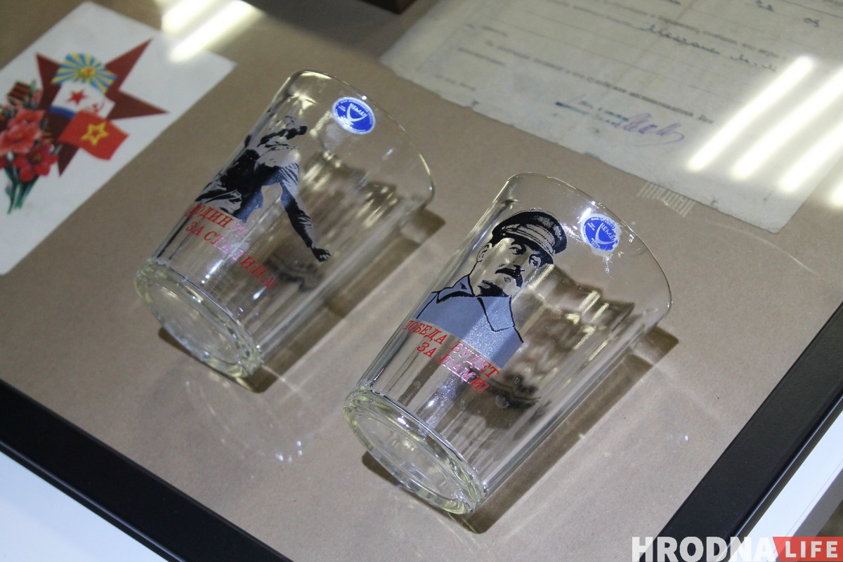 Вайна - як сувенір, канцэрт і памяць. Выстава Андрэя Лянкевіча “Бывай, Радзіма” адкрылася ў Гродне Вайна - як сувенір, канцэрт і памяць. Выстава Андрэя Лянкевіча “Бывай, Радзіма” адкрылася ў Гродне