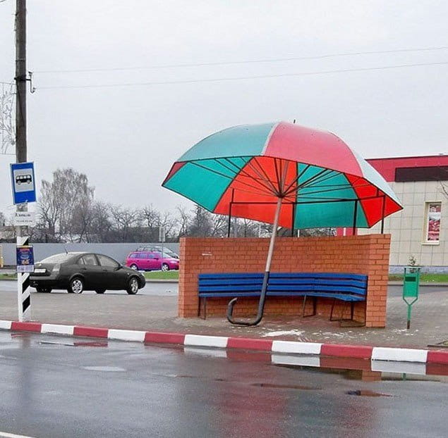 Фотафакт: Прыпынак-парасон з'явіўся ў Слоніме. Дзе яшчэ шукаць падобныя арт-аб'екты Фотафакт: Прыпынак-парасон з'явіўся ў Слоніме. Дзе яшчэ шукаць падобныя арт-аб'екты