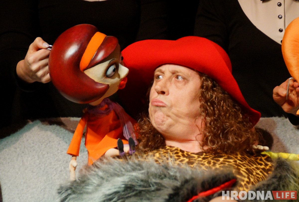 Цётухна з Бразіліі, Кінг-конг і эстэтыка 60-х. Тэатр лялек падрыхтаваў правакацыйную прэм'еру Цётухна з Бразіліі, Кінг-конг і эстэтыка 60-х. Тэатр лялек падрыхтаваў правакацыйную прэм'еру