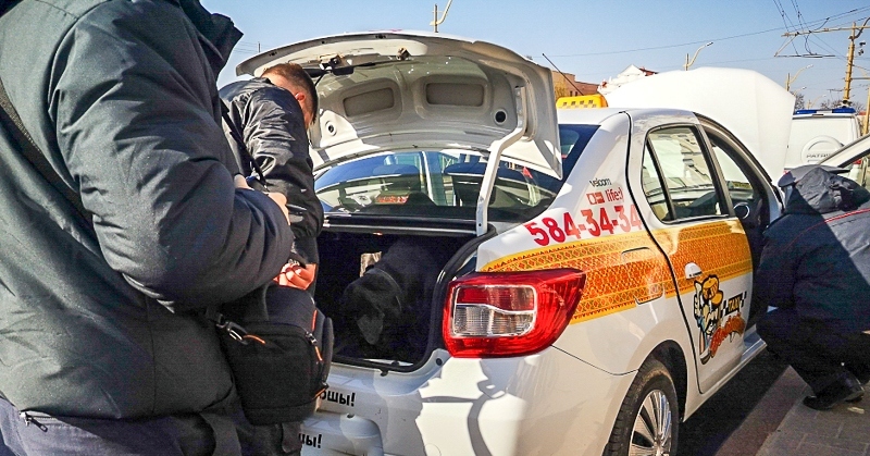 Трое хлопцаў скралі са склада амаль тону збожжа. Іх затрымалі проста ў цэнтры Гродна