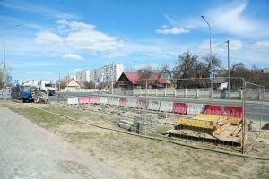 У Гродне мяняюць агароджы ўздоўж дарог на ацынкаваныя, каб больш іх не фарбаваць