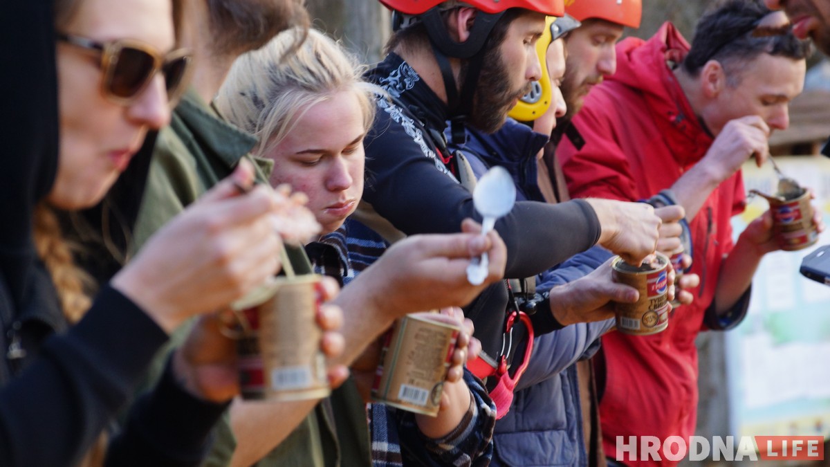 Нёманская вясна-2019: Шалёны Макс разбудзіў турыстаў-воднікаў ад спячкі і накарміў тушонкай Нёманская вясна-2019: Шалёны Макс разбудзіў турыстаў-воднікаў ад спячкі і накарміў тушонкай