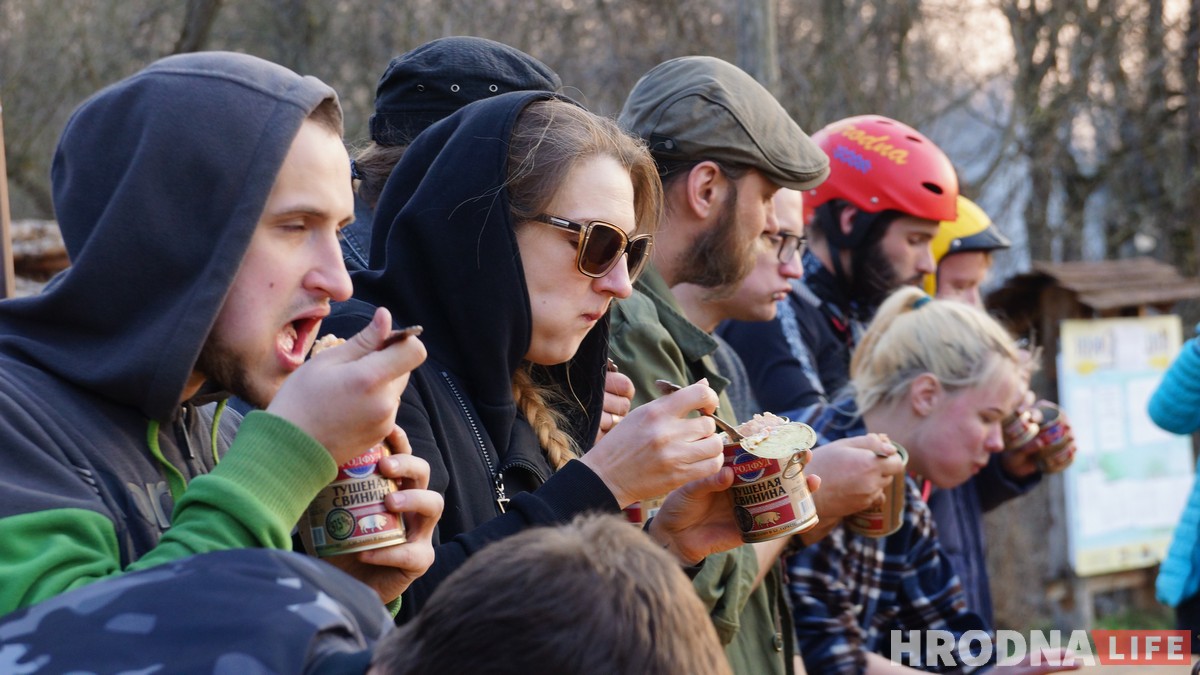 Нёманская вясна-2019: Шалёны Макс разбудзіў турыстаў-воднікаў ад спячкі і накарміў тушонкай Нёманская вясна-2019: Шалёны Макс разбудзіў турыстаў-воднікаў ад спячкі і накарміў тушонкай