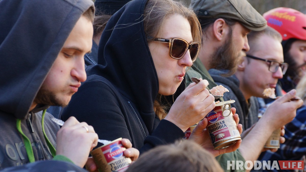 Нёманская вясна-2019: Шалёны Макс разбудзіў турыстаў-воднікаў ад спячкі і накарміў тушонкай Нёманская вясна-2019: Шалёны Макс разбудзіў турыстаў-воднікаў ад спячкі і накарміў тушонкай