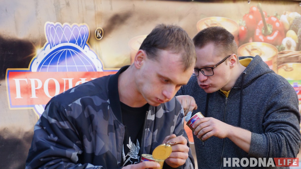 Нёманская вясна-2019: Шалёны Макс разбудзіў турыстаў-воднікаў ад спячкі і накарміў тушонкай Нёманская вясна-2019: Шалёны Макс разбудзіў турыстаў-воднікаў ад спячкі і накарміў тушонкай