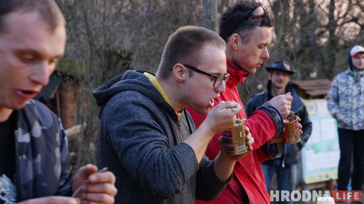 Нёманская вясна-2019: Шалёны Макс разбудзіў турыстаў-воднікаў ад спячкі і накарміў тушонкай Нёманская вясна-2019: Шалёны Макс разбудзіў турыстаў-воднікаў ад спячкі і накарміў тушонкай