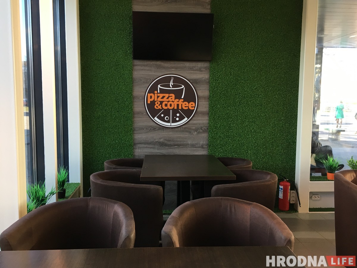 У Гродне аўтобусны прыпынак пераўтварыўся ў піцэрыю У Гродне аўтобусны прыпынак пераўтварыўся ў піцэрыю