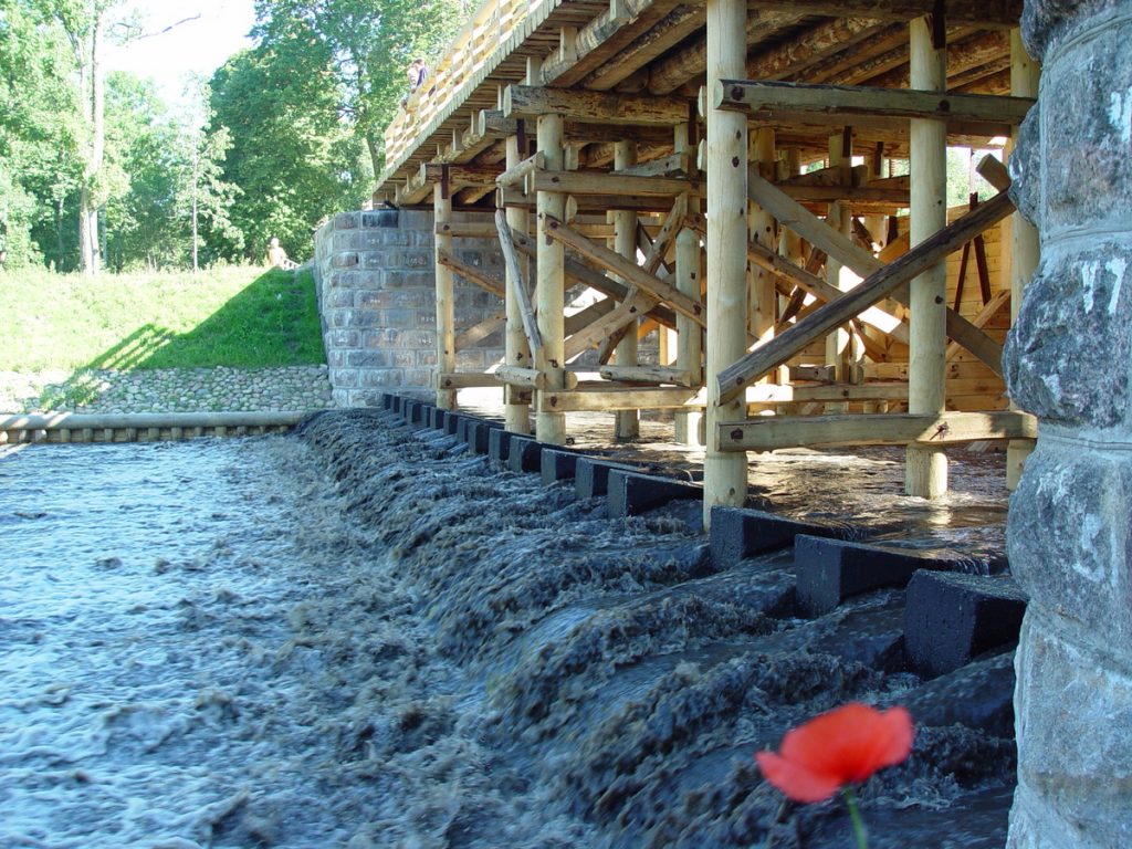 Августовский канал открыл сезон. На чем и за сколько поплавать, что посмотреть