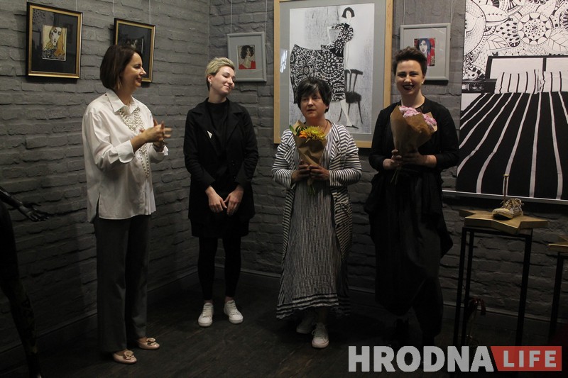 Мама з дачкой здольныя на ўсё. У Гродне адкрылася выстава Валянціны Шобы і Ганны Панцялеевай “Легкія паводзіны” Мама з дачкой здольныя на ўсё. У Гродне адкрылася выстава Валянціны Шобы і Ганны Панцялеевай “Легкія паводзіны”