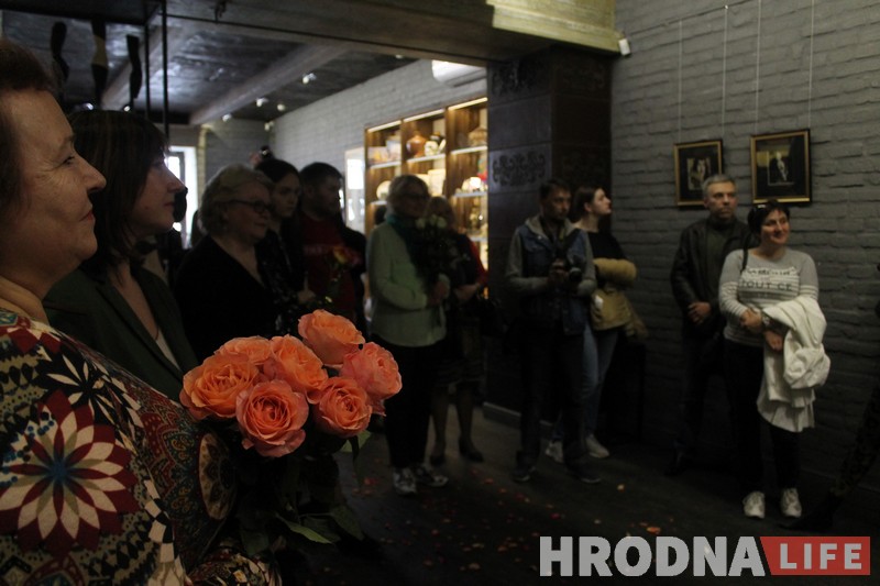 Мама з дачкой здольныя на ўсё. У Гродне адкрылася выстава Валянціны Шобы і Ганны Панцялеевай “Легкія паводзіны” Мама з дачкой здольныя на ўсё. У Гродне адкрылася выстава Валянціны Шобы і Ганны Панцялеевай “Легкія паводзіны”