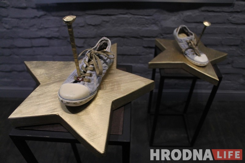 Мама з дачкой здольныя на ўсё. У Гродне адкрылася выстава Валянціны Шобы і Ганны Панцялеевай “Легкія паводзіны” Мама з дачкой здольныя на ўсё. У Гродне адкрылася выстава Валянціны Шобы і Ганны Панцялеевай “Легкія паводзіны”