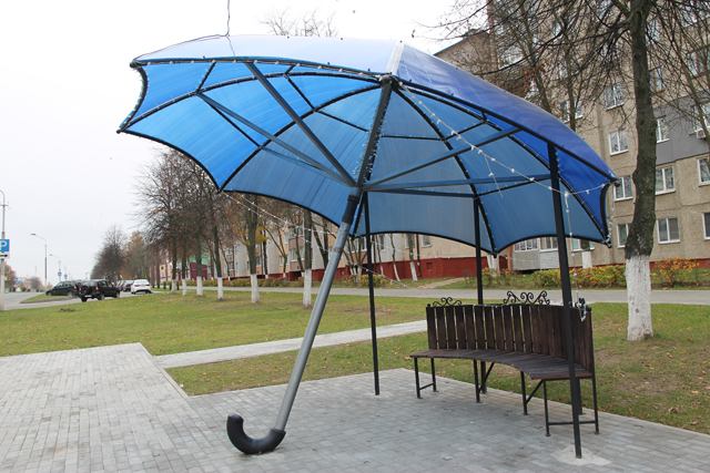 Фотафакт: Прыпынак-парасон з'явіўся ў Слоніме. Дзе яшчэ шукаць падобныя арт-аб'екты Фотафакт: Прыпынак-парасон з'явіўся ў Слоніме. Дзе яшчэ шукаць падобныя арт-аб'екты