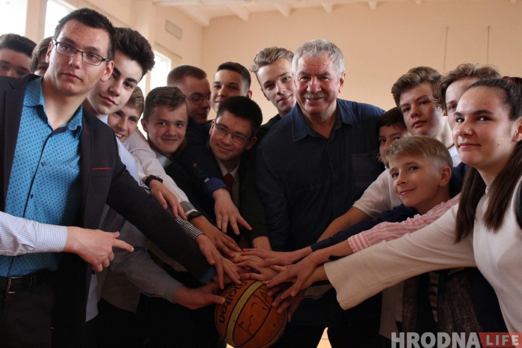 «У родным горадзе люблю Нёман і рыбалку». У Гродна прыехаў легендарны баскетбаліст Іван Ядэшка