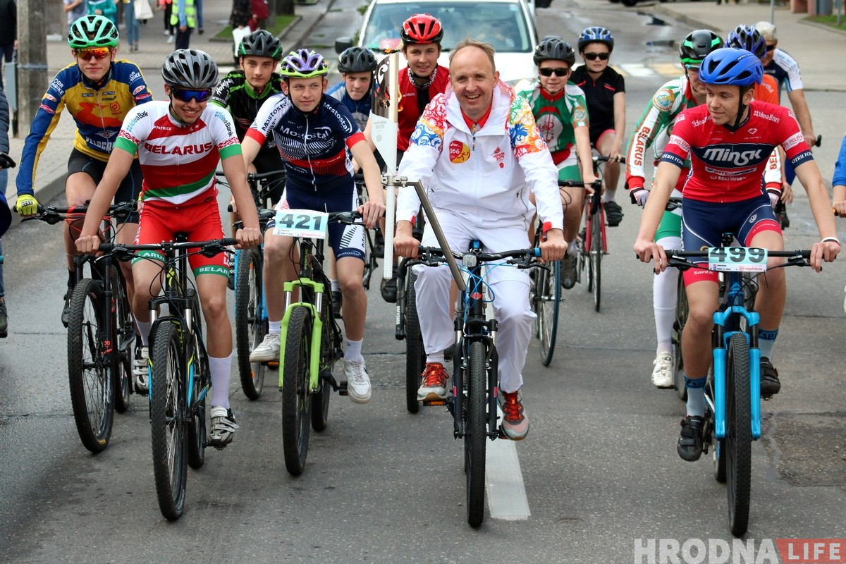 Гродно встретил эстафету огня "Пламя мира"