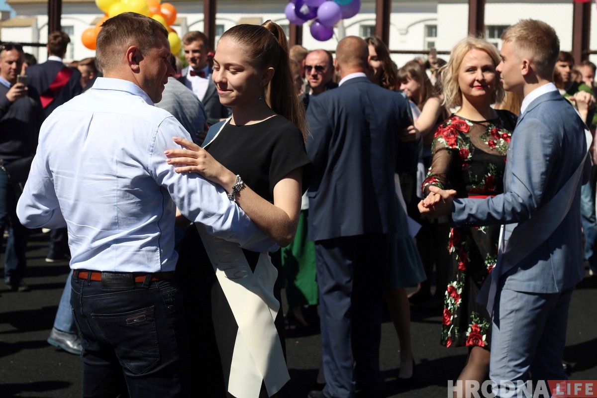 У гродзенскіх школах празвінеў апошні званок У гродзенскіх школах празвінеў апошні званок