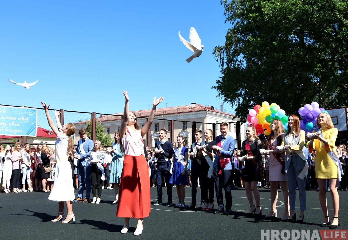 У гродзенскіх школах празвінеў апошні званок У гродзенскіх школах празвінеў апошні званок