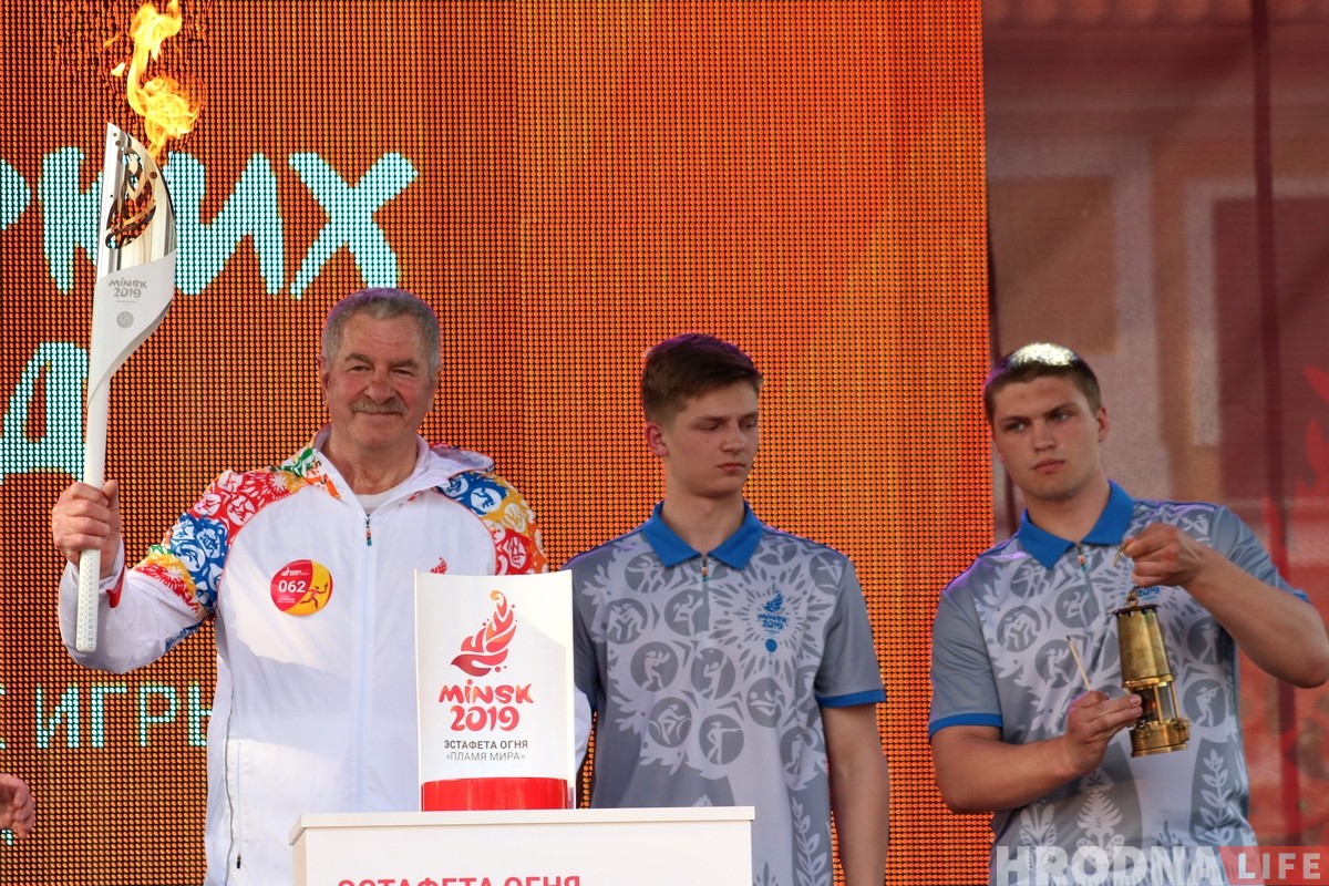 Гродно встретил эстафету огня "Пламя мира"