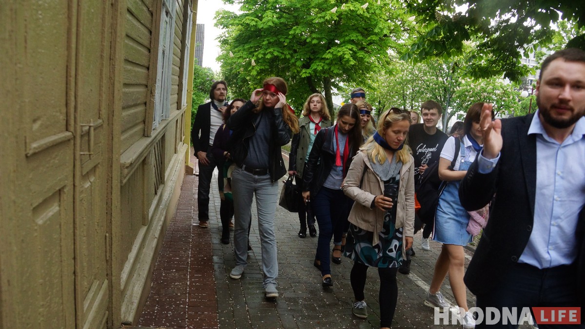 Па Новым Свеце з завязанымі вачамі. Прайшліся па Гродне, які нельга пабачыць, але можна адчуць