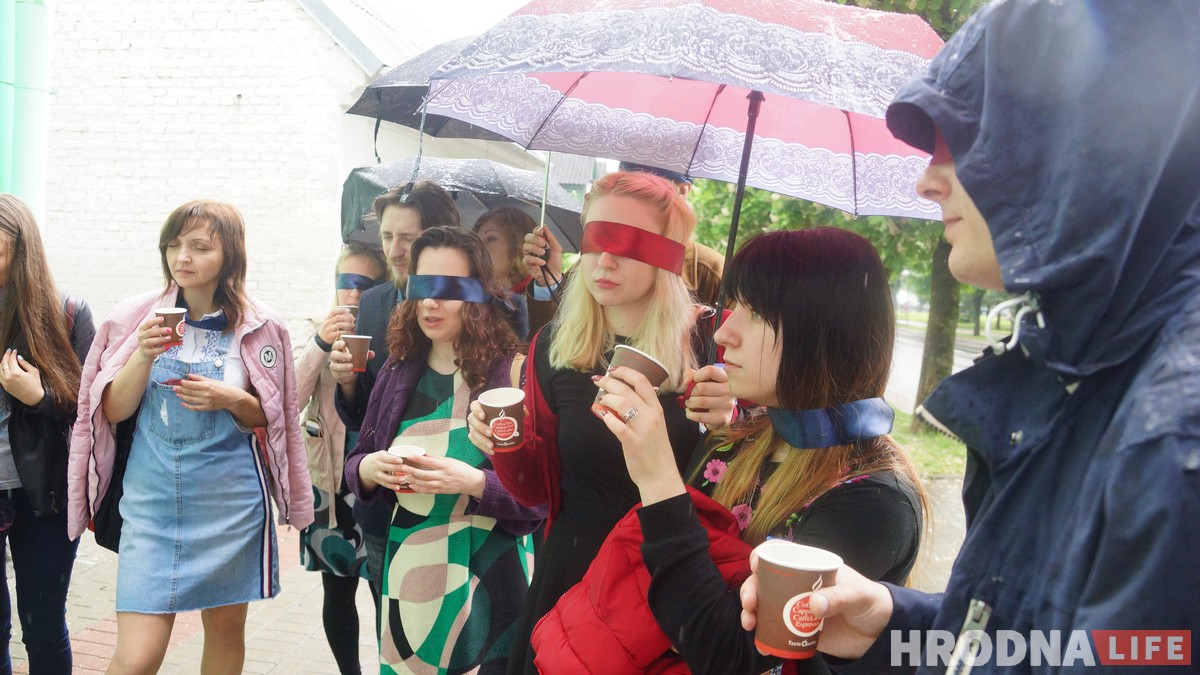 Па Новым Свеце з завязанымі вачамі. Прайшліся па Гродне, які нельга пабачыць, але можна адчуць