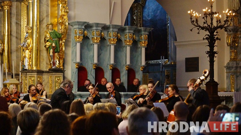 Фотафакт: У Фарным касцёле сыгралі музыку Вівальдзі Фотафакт: У Фарным касцёле сыгралі музыку Вівальдзі