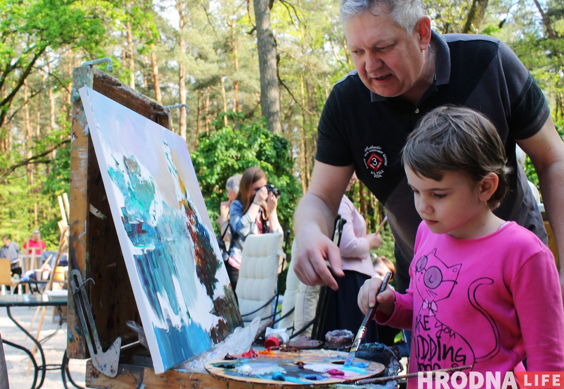 Импрессионизм в Гродно. Как художники, дипломаты и дети из хосписа вместе писали картины