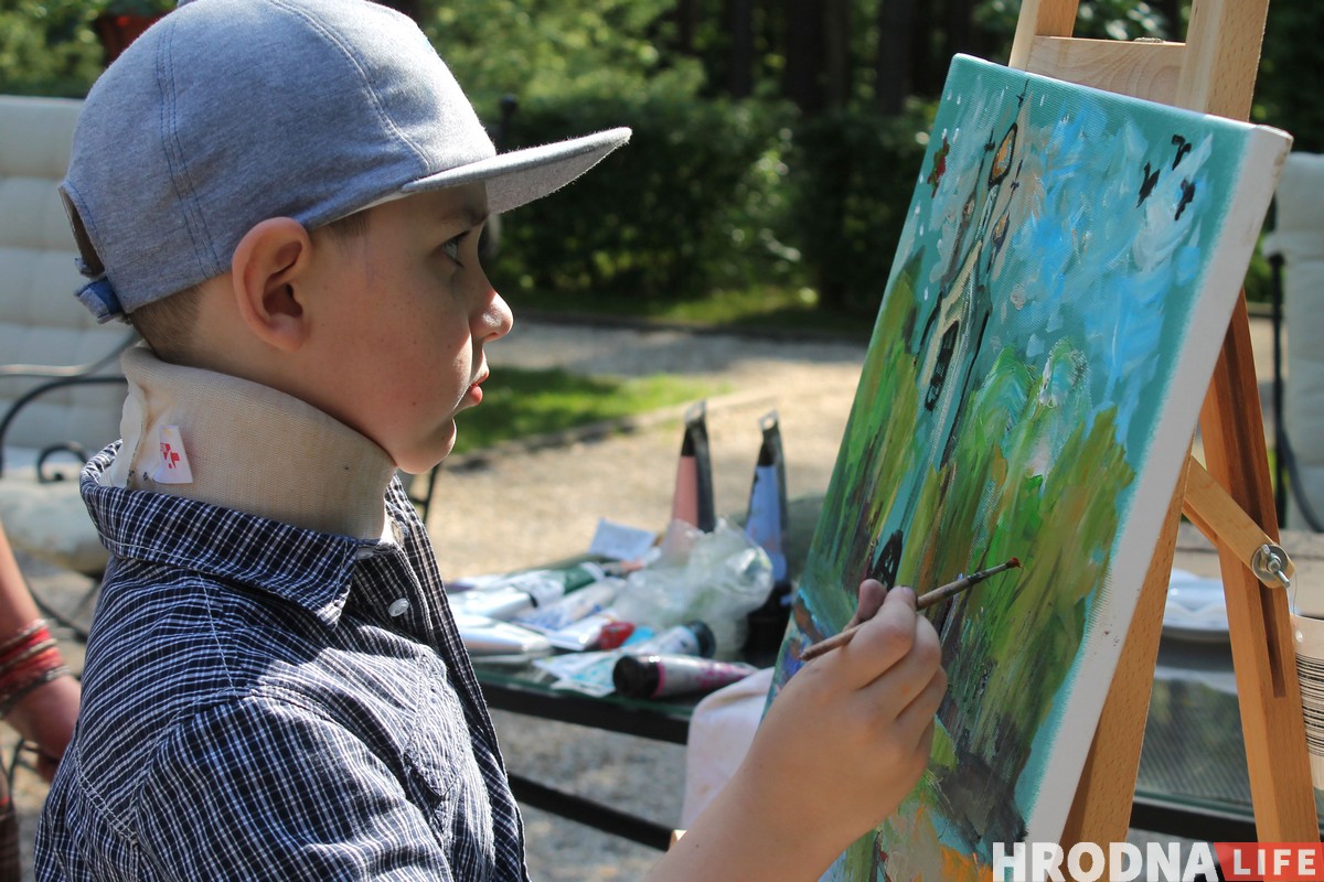 Импрессионизм в Гродно. Как художники, дипломаты и дети из хосписа вместе писали картины