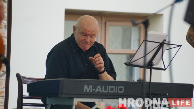 “Зламалася клавіша? Гэту ноту спявай!” У Гродне адкрылі новы сезон джазавых гісторый “Зламалася клавіша? Гэту ноту спявай!” У Гродне адкрылі новы сезон джазавых гісторый