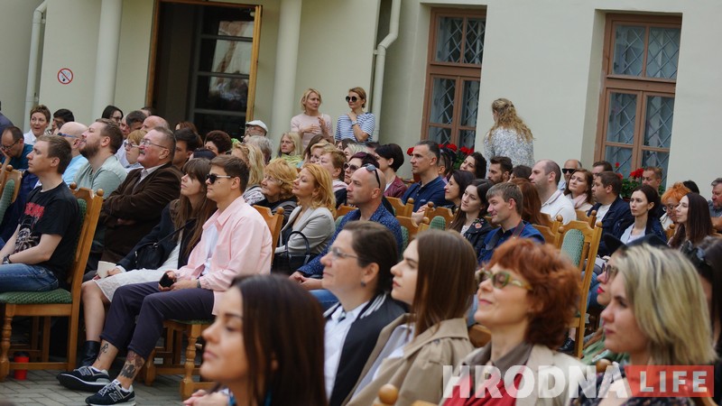 “Зламалася клавіша? Гэту ноту спявай!” У Гродне адкрылі новы сезон джазавых гісторый “Зламалася клавіша? Гэту ноту спявай!” У Гродне адкрылі новы сезон джазавых гісторый