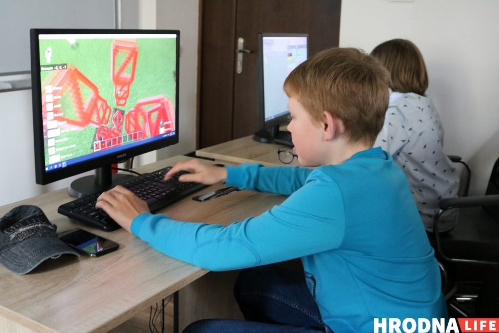 дети компьютеры Сябры і робаты ў ITeen Academy. Як правесці лета ў Гродне займальна і з карысцю