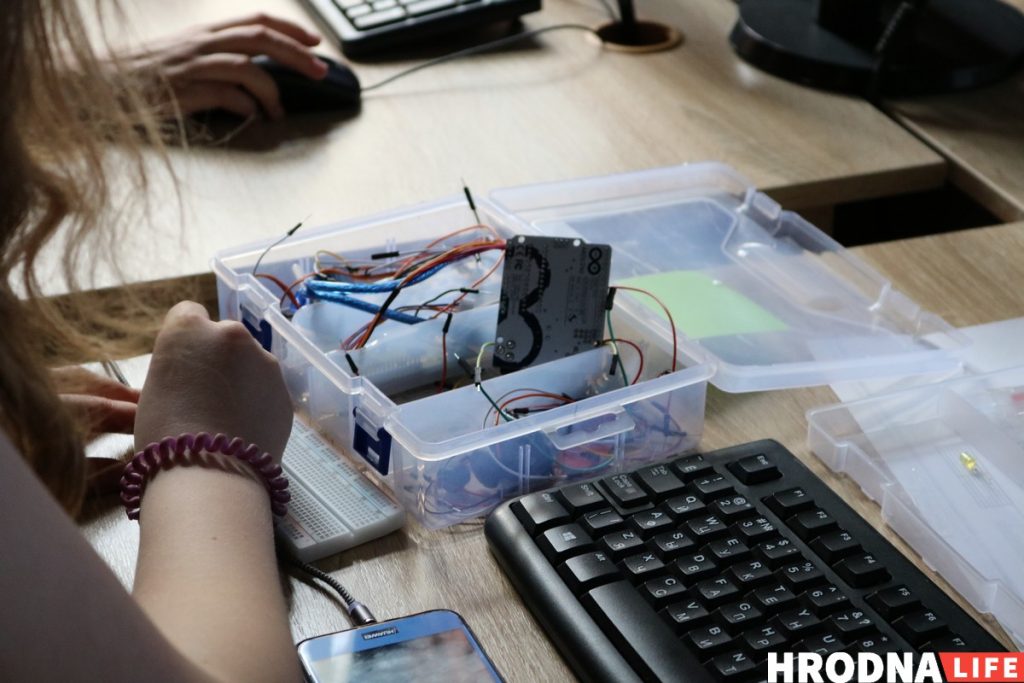 компьюетер электроника робототехника Сябры і робаты ў ITeen Academy. Як правесці лета ў Гродне займальна і з карысцю