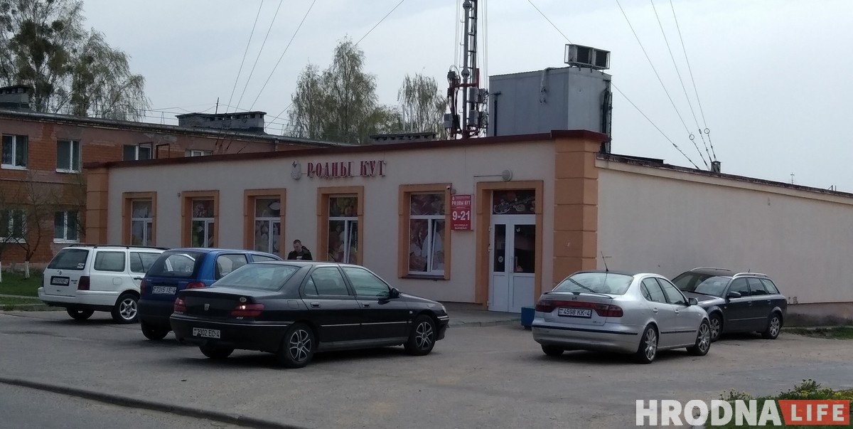 Жители “Фабричного” требуют государственную аптеку и банкомат: в микрорайоне собирают подписи