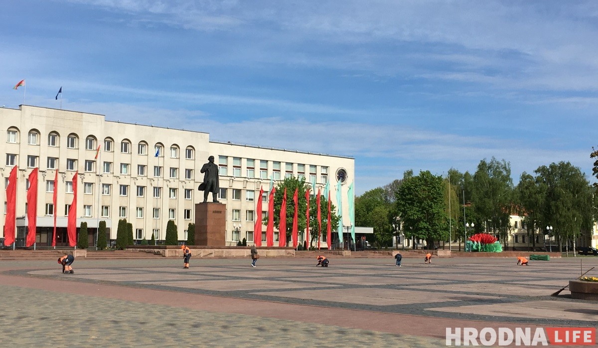 На каленях перад Леніным: як Гродна рыхтуюць да 9 мая