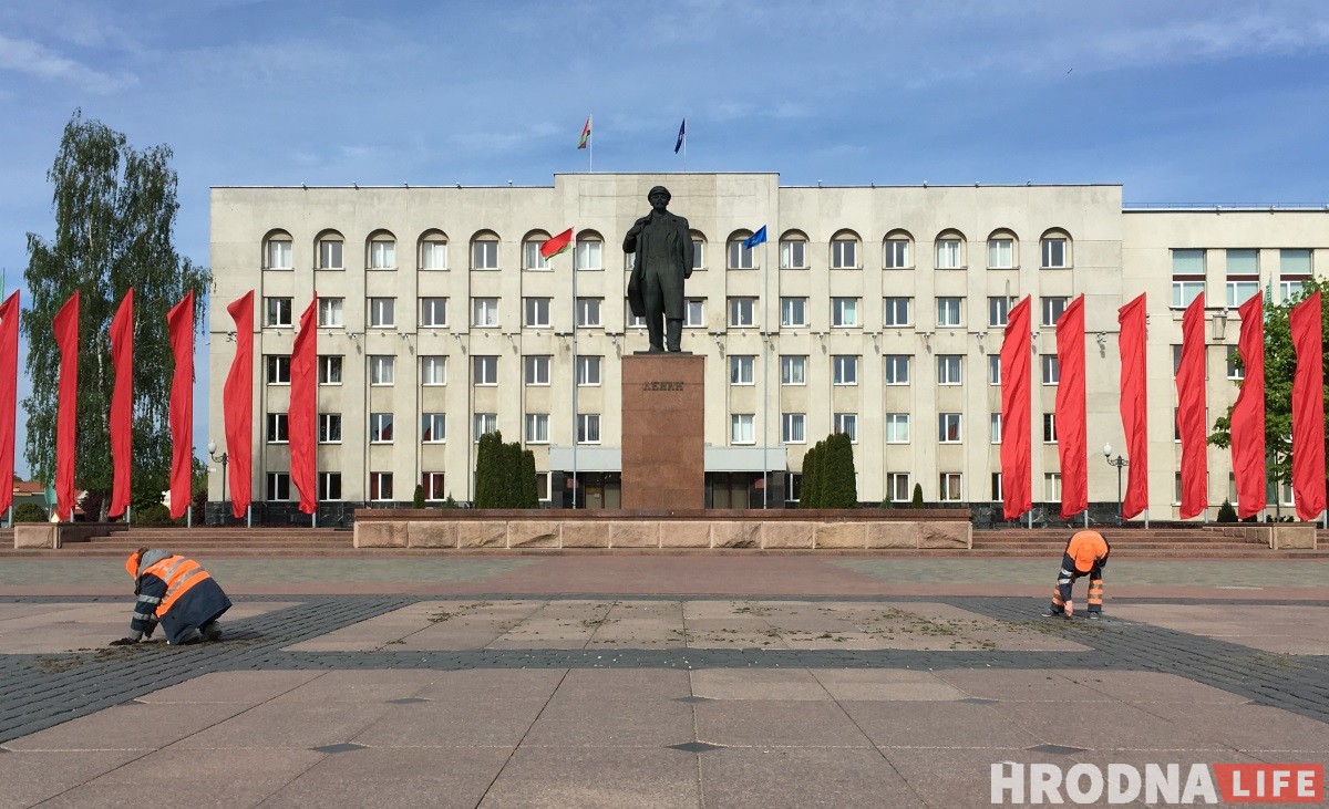 На каленях перад Леніным: як Гродна рыхтуюць да 9 мая