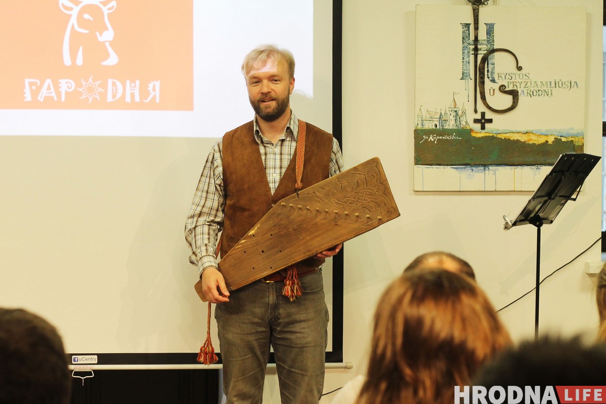 На “Мове Нанова” ў Гродне выступіў Алесь Чумакоў з рок-н-рольнымі гуслямі На “Мове Нанова” ў Гродне выступіў Алесь Чумакоў з рок-н-рольнымі гуслямі