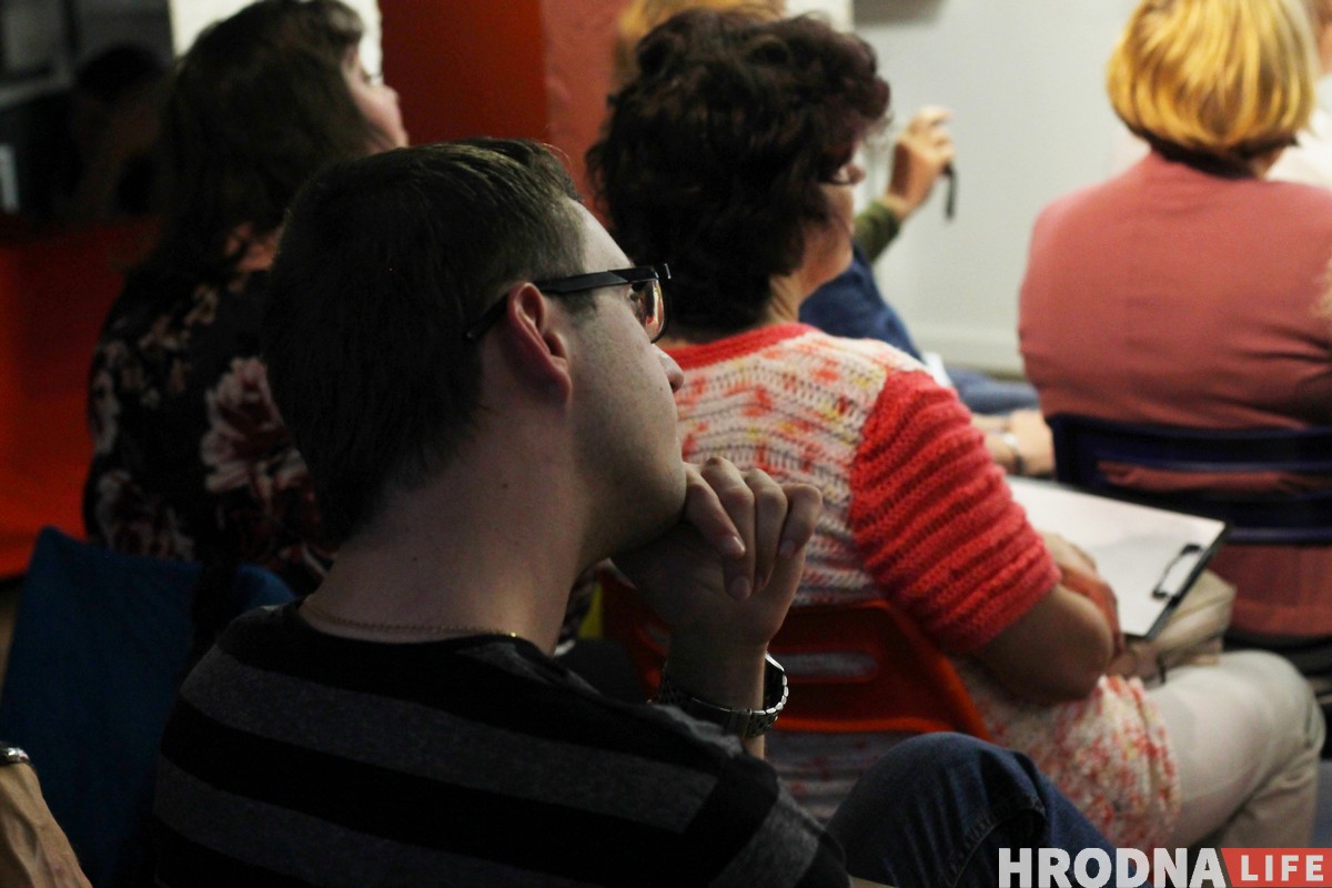 На “Мове Нанова” ў Гродне выступіў Алесь Чумакоў з рок-н-рольнымі гуслямі На “Мове Нанова” ў Гродне выступіў Алесь Чумакоў з рок-н-рольнымі гуслямі