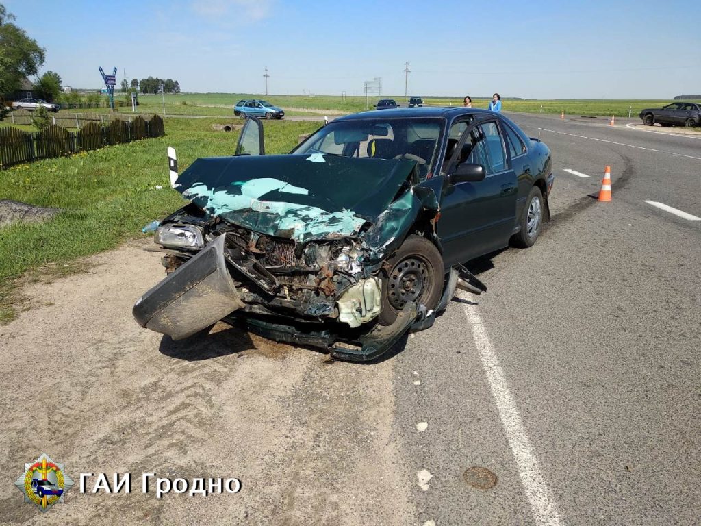 Сутыкненне ў Ваўкавыскім раёне і перакульванне ў Іўеўскім. Два чалавекі шпіталізаваны