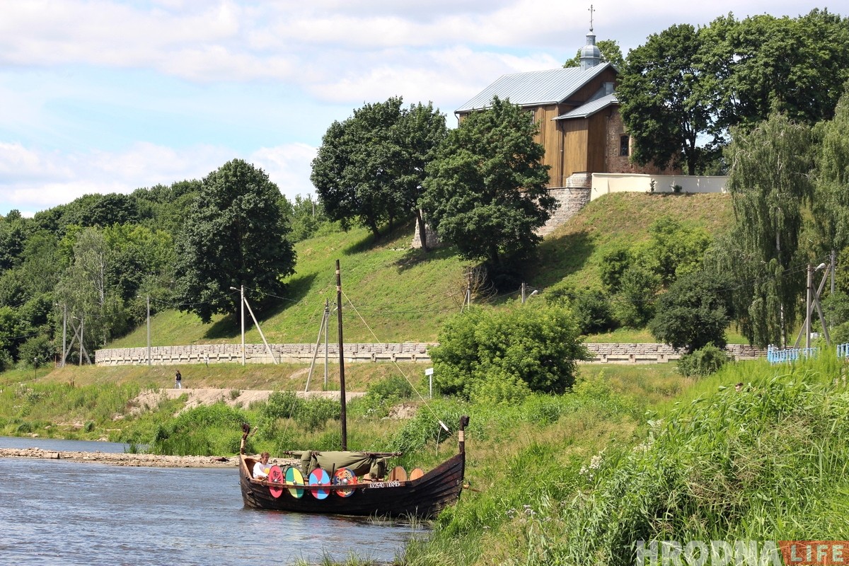 З баямі, але стартаваў: на Нёмане прэзентавалі суднаходны праект "Гарадзенскi ветразь"