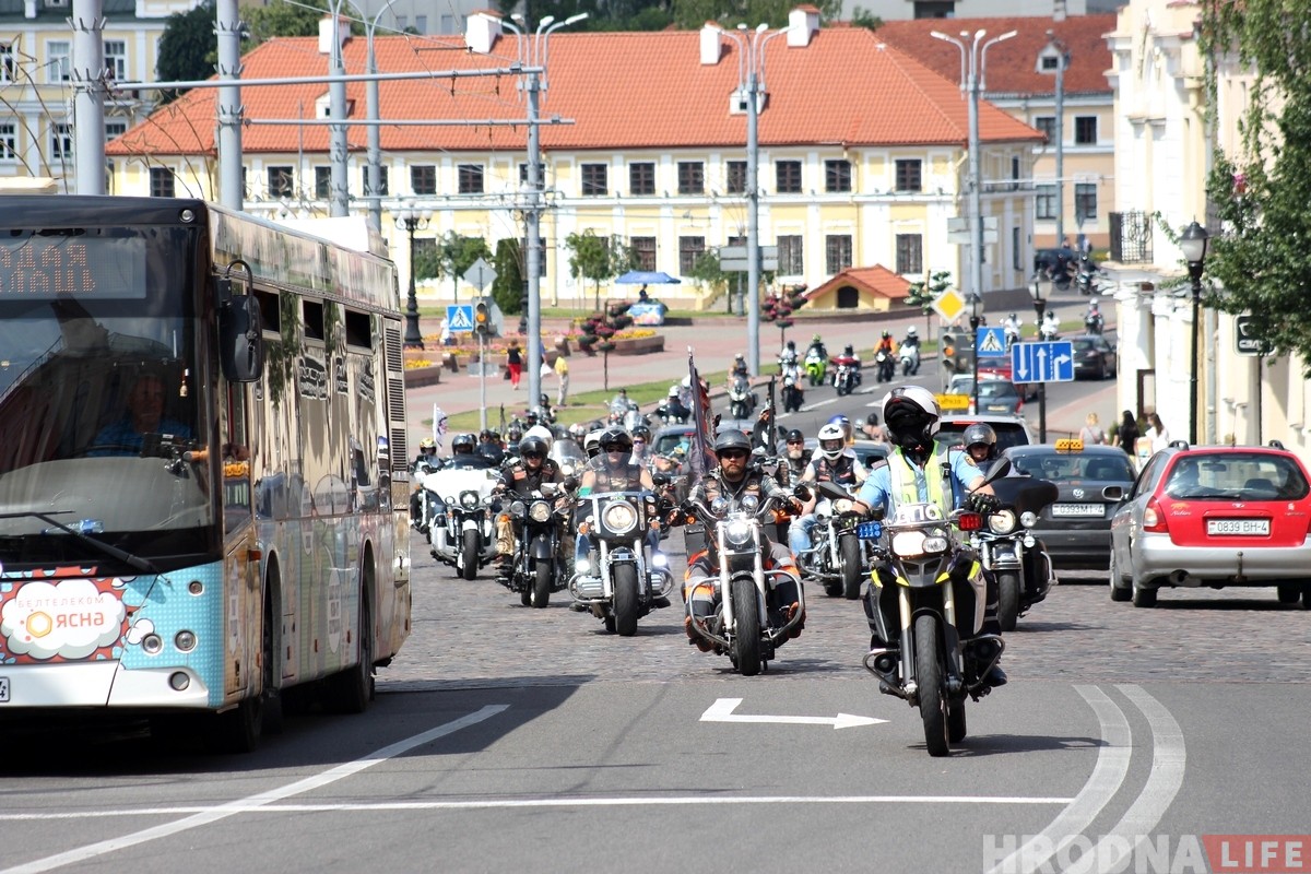 "Хавайся ў бульбу": па Гродне праехалася мотакалона, якой магло і не быць