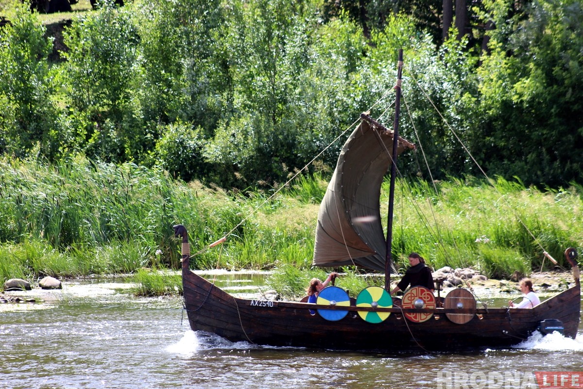 З баямі, але стартаваў: на Нёмане прэзентавалі суднаходны праект "Гарадзенскi ветразь"