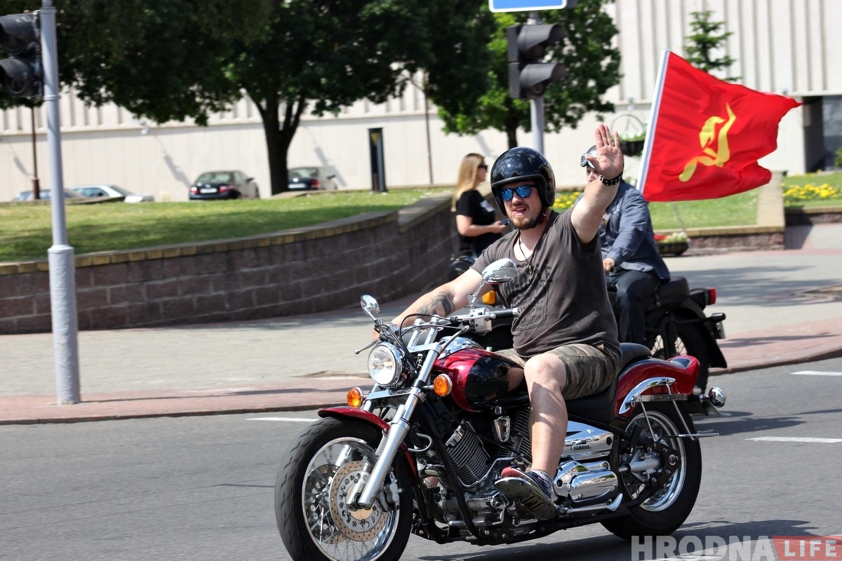 "Хавайся ў бульбу": па Гродне праехалася мотакалона, якой магло і не быць