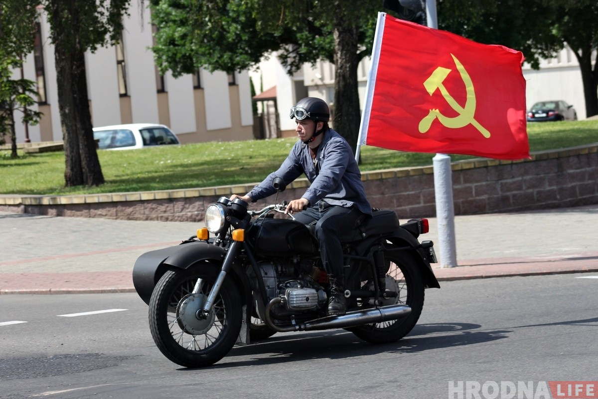 "Хавайся ў бульбу": па Гродне праехалася мотакалона, якой магло і не быць